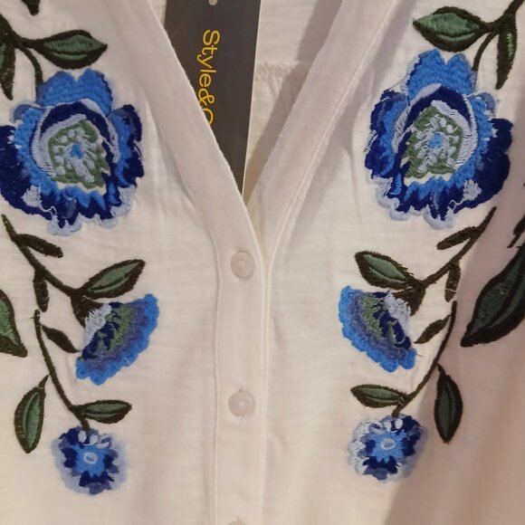 Women's Floral Embroidered Henley Top SZ 3X NWT Cotton - Picture 3 of 6